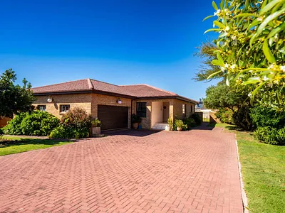 4 Bedroom House For Sale in Myburgh Park, Langebaan - LIAu.webp