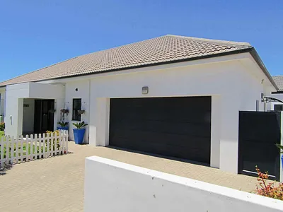 3 Bedroom House For Sale in St Helena Bay - pblC.webp