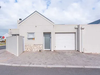 2 Bedroom Townhouse For Sale in Langebaan - cZzE.webp