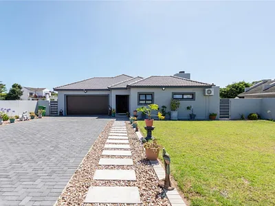 3 Bedroom House For Sale in Langebaan - img