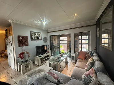 3 Bedroom Townhouse For Sale in Bedfordview - tsep.webp
