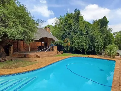 3 Bedroom House For Sale in Johannesburg - 7YZ8.webp