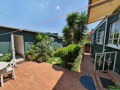3 Bedroom House For Sale in Johannesburg - m54c.webp