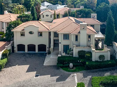 4 Bedroom House For Sale in Sandton - 3x26.webp