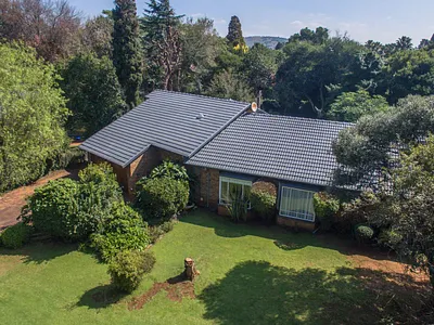 3 Bedroom House For Sale in Bedfordview - mKH3.webp