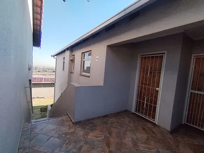 2 Bedroom Apartment For Sale in Edenvale - img
