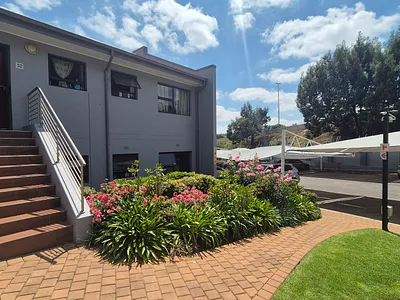 1 Bedroom Townhouse For Sale in Bedfordview - 2lft.webp