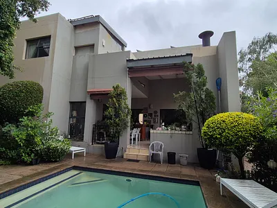 3 Bedroom Townhouse For Sale in Bedfordview - yxYk.webp