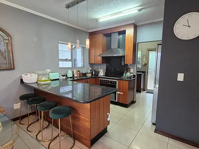 3 Bedroom Townhouse To Rent in Bedfordview - ghxF.webp