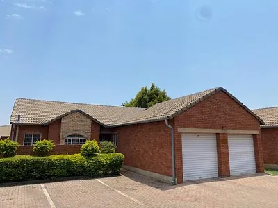 3 Bedroom Townhouse To Rent in Equestria, Pretoria - Cr5A.webp