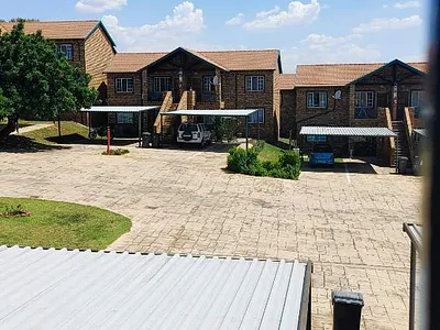 2 Bedroom Townhouse To Rent in Pretoria - DYd0.webp