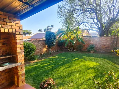 3 Bedroom Townhouse To Rent in Pretoria - qIc3.webp