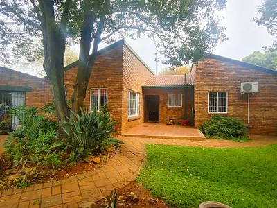 3 Bedroom House For Sale in Centurion - mLWa.webp