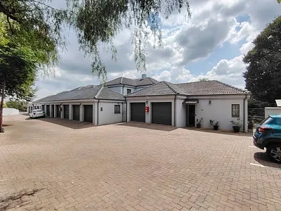 3 Bedroom Townhouse To Rent in Centurion - rzsS.webp