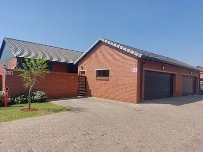 3 Bedroom Townhouse For Sale in Pretoria - H62H.webp