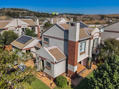 4 Bedroom Townhouse For Sale in Pretoria - 5nV9.webp