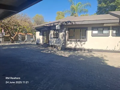 3 Bedroom Townhouse To Rent in Pretoria - 7EQ0.webp