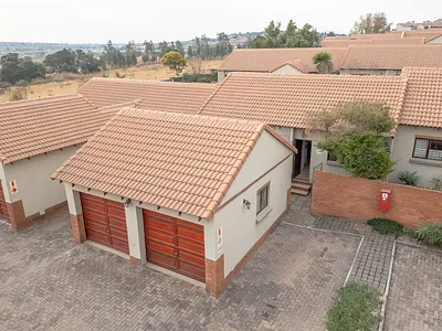 2 Bedroom Townhouse For Sale in Pretoria - img