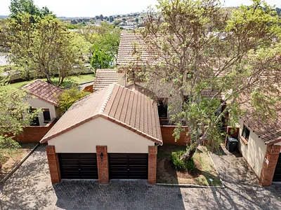 4 Bedroom Townhouse For Sale in Pretoria - img