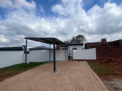 2 Bedroom Townhouse To Rent in Pretoria - dVI3.webp