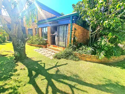 5 Bedroom House For Sale in Roodepoort - yuBh.webp