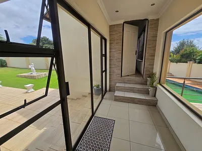 4 Bedroom House For Sale in Roodepoort - TkiV.webp