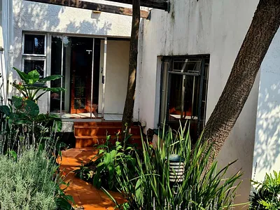 4 Bedroom House For Sale in Johannesburg - img