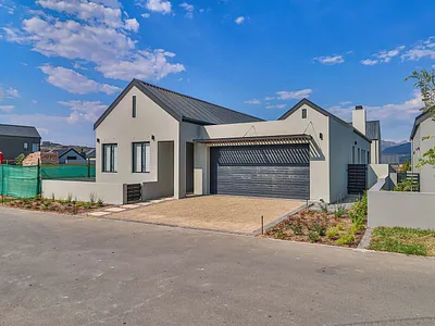 4 Bedroom House For Sale in Stellenbosch - img