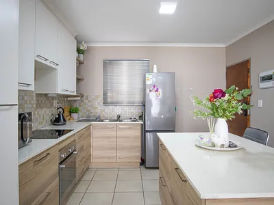 2 Bedroom Apartment For Sale in Pretoria - a8MS.webp