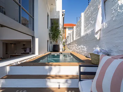 3 Bedroom House For Sale in Cape Town - vR9a.webp