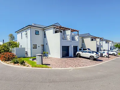 3 Bedroom House To Rent in Brackenfell - OOu4.webp