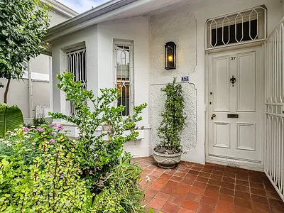 3 Bedroom House For Sale in Cape Town - rGZK.webp