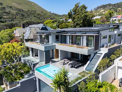 6 Bedroom House For Sale in Cape Town - img