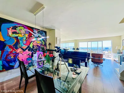 2 Bedroom Apartment For Sale in Cape Town - ISqb.webp