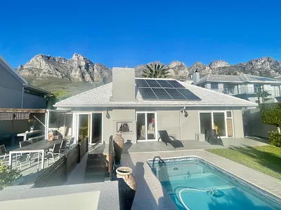4 Bedroom House For Sale in Cape Town - jGWA.webp