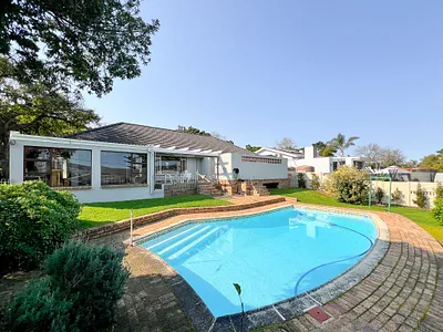 4 Bedroom House For Sale in Kenridge, Bellville - z7ik.webp