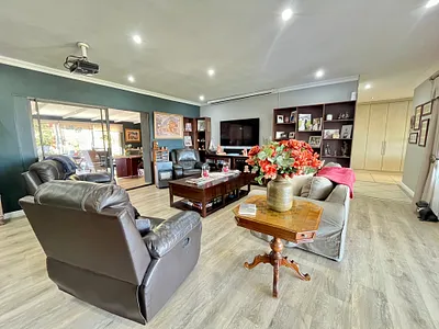 3 Bedroom House For Sale in Somerset West - img