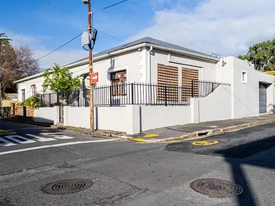 2 Bedroom House For Sale in Cape Town - img
