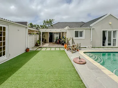 3 Bedroom House For Sale in Cape Town - img