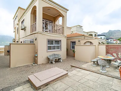 4 Bedroom House For Sale in Hout Bay - ziB3.webp
