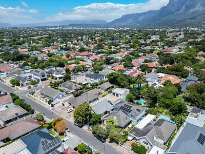 3 Bedroom House For Sale in Cape Town - KXAQ.webp