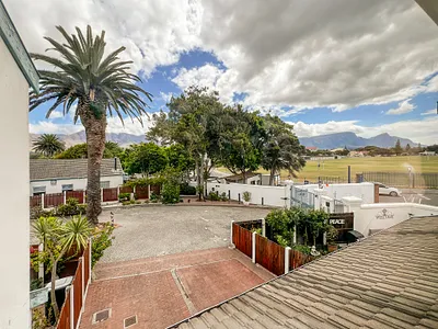 3 Bedroom House For Sale in Cape Town - HKLX.webp
