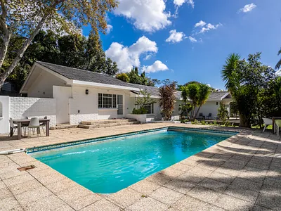 7 Bedroom House For Sale in Cape Town - img
