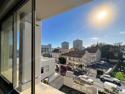 1 Bedroom Apartment For Sale in Cape Town - qowB.webp