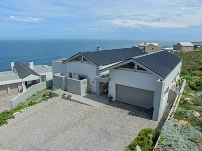 5 Bedroom House For Sale in Mossel Bay - KUC4.webp