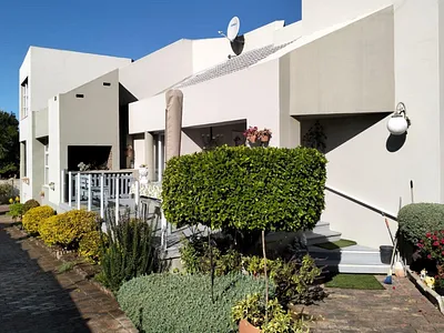 4 Bedroom House For Sale in Hartenbos - 5u56.webp
