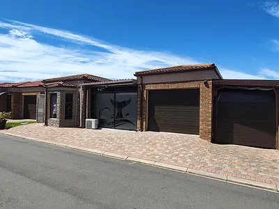 2 Bedroom Townhouse For Sale in Hartenbos - img