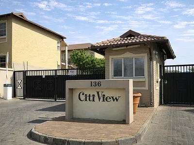 2 Bedroom Apartment For Sale in Johannesburg - eemW.webp