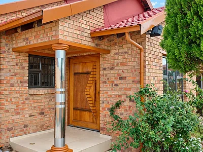 2 Bedroom House To Rent in Johannesburg - 5eZI.webp