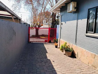 2 Bedroom House For Sale in Johannesburg - jVhI.webp